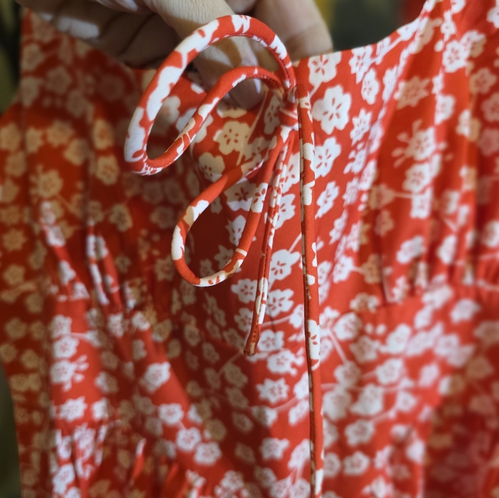Elegant Red Floral Midi Dress - Picture 2 of 7